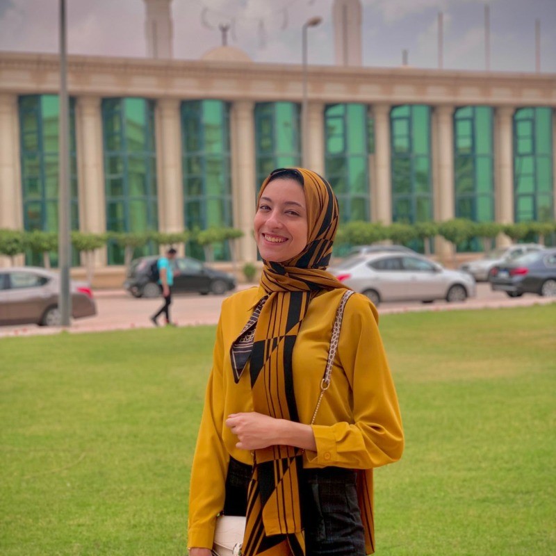 Portrait of Hana Mazroua, Co-Founder and Agricultural Biotechnology Research Lead at PolliBotics